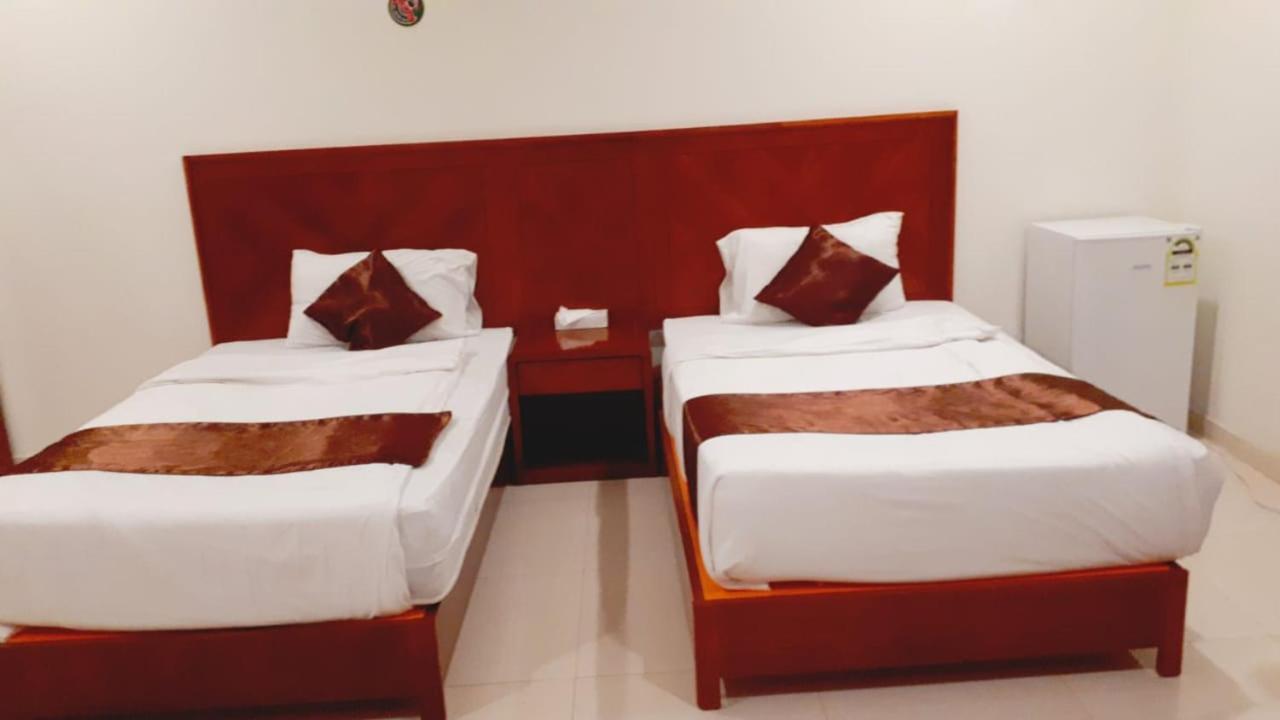 Iwan Alandalusia Al Ajaweed Aparthotel Jeddah Exterior photo
